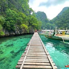 El Nido in Palawan philipines Filipijnen met een goals uitzicht licht water en brug waar je in een lake kon zwemmen en mooie boten zag El Nido Palawan Philippines, Philippines Palawan, Philippines Vacation, Palawan Philippines, Bohol, Clear Mind, Palawan, Summer Vacation