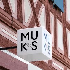 a sign on the side of a building that says muk's and k's