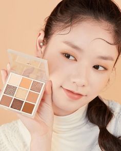 Etude House Play Color Eyes Palette Milky New Year #Banana Milk | Sukoshi Mart Etude House Makeup, 4th Of July Makeup, Banana Shake, Gold Shades, Color Eyes, Yellow Case