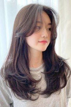 35 Butterfly Haircut [Ultimate Style] for 2024 – Scan to Talk Korean Long Hair, Hair Style Korea, Hairstyle Tutorials, Layered Hairstyles, Bangs With Medium Hair, Trening Fitness