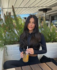 Errand Outfit, Megan Fox Makeup, Hairstyle Generator, Megan Fox Hair, Brown Hair With Lowlights, Fox Makeup, Rambut Brunette, Blonde Hair Looks, Clean Makeup