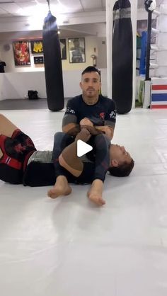 Saimon Oliveira UFC on Instagram: "#tecnicadodia algumas variações partindo do arm lock 🤩🔥🔥
@astrafightbc @astrafightteam1 @lutalivretv @canal.oss 

#jiujitsu #lutalivre #mma #ufc #nogi #wrestling #luta #fight"