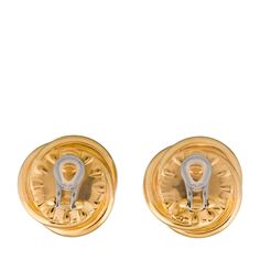 These faux pearl clip-on earrings offer a polished gold rendition of Gucci's iconic GG logo - inspired by an archival design from the '70s. Crafted in Italy, each of these earrings pays homage to Gucci’s proud brand heritage with a small Double G logo perched on a lustrous glass pearl. Twisted, gold-tone metal edging adds a sculptural finish, while the oversized silhouette recalls classic vintage styles. Oversized stud earrings Gold-tone metal Large glass pearls Twisted edging Central Double G l Classic Gucci Earrings For Anniversary, Designer Gold-tone Clip-on Earrings, Designer Gold Clip-on Round Earrings, Designer Gold Clip-on Earrings, Designer Gold-tone Earrings For Formal Occasions, Vintage Gold Gucci Jewelry, Vintage Gucci Gold Jewelry, Luxury Gucci Yellow Gold Earrings, Vintage Gucci Jewelry For Formal Occasions