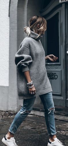 Cozy oversize sweater fall style Oversized Sweater Outfit, Pullover Outfit, Adidas Outfit, Cute Winter Outfits, Fall Street Style, Sweaters Oversized, Fall Winter Outfits