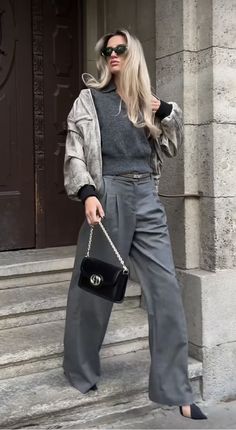 Theatrical Romantic, Grey Trousers, Style Winter, Boring Clothes, Street Style Chic, Street Chic, Winter Fashion Outfits, Fall Looks, Minimalist Style