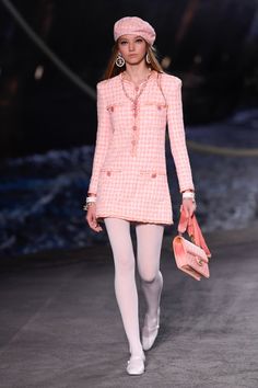 Pink Tweed Dress, Tweed Fashion, Tweed Outfit, Abed Mahfouz, 90s Runway Fashion, Runway Fashion Couture, Poppy Delevingne, Runway Outfits, White Tights