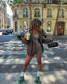 Upstate New York Aesthetic Outfit, Fall Trendy Outfits, London Outfits, Classy Fall Outfits, Samba Outfit, Nyc Outfits, New York Outfits, Sneaker Outfits, Ootd Spring