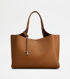 Tods Bag, Leather Stamps, Designer Totes, Timeless Accessories, Medium Bags, Leather Flats, Tote Bag Design, Leather Tote Bag, Metal Rings