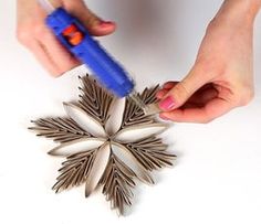 Toilet Paper Roll Diy, Snowflake Ornaments Diy, Diy Snowflake, Christmas Snowflakes Decorations, Paper Snowflake, Diy Christmas Ornaments Easy