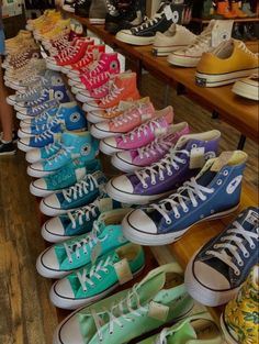 picture of many converse (shoe brand) lined up- with so many different beautiful and vibrant colors Boty Converse, Cute Converse Shoes, Regnul Animal, Cute Converse, Trendy Shoes Sneakers, Preppy Shoes, Cute Nike Shoes, Hype Shoes, Cute Nikes