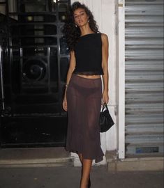 Nye City Outfit, Australia Aesthetic Outfit, New Year Ootd, Italy Aesthetic Outfit, Australia Trip, Looks Pinterest, Nye Outfits, Brown Skirt, 2024 Style