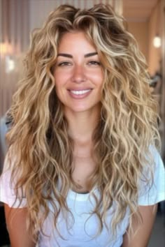 long choppy layers on curly hair Choppy Layered Hairstyles, Long Layered Curly Hair, Ladies Hairstyles, Layered Hairstyles, Blonde Hair Inspiration, Hair Masks