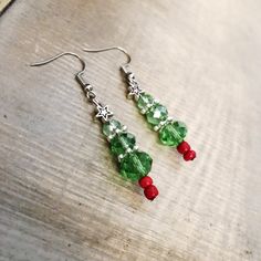 Diy Christmas Earrings, Christmas Earrings Handmade, Xmas Earrings, Christmas Jewelry Diy, Christmas Jewellery, Pumpkin Bead, Holiday Beading, Tree Earrings, Christmas Tree Earrings