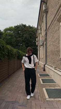 Guy Outfits Old Money, Guy Old Money Aesthetic, Rich Clothes Aesthetic Men, Paris Men Aesthetic, Old Money Man Aesthetic, Rich Guy Outfit, London Boy Aesthetic, Rich Boy Aesthetic, Old Money Outfits Men Summer