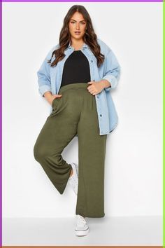 Plus Size Fashion Summer Casual, Khaki Pants Outfits For Women, Plus Size Green Pants Outfit, Plus Size Mum Fashion, Plus Size Summer Style, Size 14/16 Outfit Ideas, Size 14/16 Outfits, Outfit Ideas For Plus Size Women, Size 16 Fashion For Women