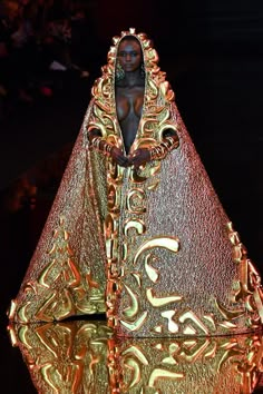 African Haute Couture Fashion, Gold Runway Fashion, Royalty Runway, Line In Fashion, Gaudy Fashion, Camp Couture, Fashion Design Aesthetic, Indian Fashion Week, God Fashion