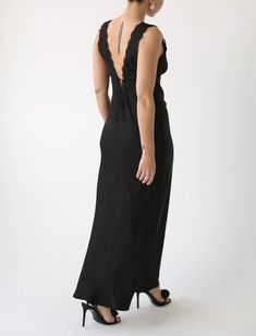 Made for romantic days and never-ending nights, fall in love with the vintage-inspired dress of your dreams. Estimated drop date is March 12th. Elegant Floral Dress, Maxi Skirt Crop Top, Black Backless Dress, Womens Dress Suits, Elegant Party Dresses, Elegant Maxi Dress, Dress Women Elegant, Maxi Dress Black, Printed Long Dresses