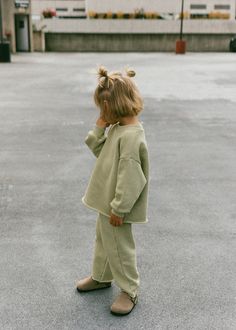 Raw Hem Set- Pale Green – Fostered Collection Aesthetic Baby Outfits, Mom With Kids Aesthetic, Baby Outfits Aesthetic, Childrens Outfits, Autumn Moodboard, Ocean Vintage, Babies Fashion, Children Outfits, Emma Style