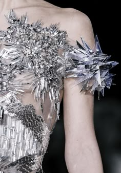 Detail Couture, Valentin Yudashkin, Crystal Dress, Couture Mode, Futuristic Fashion, Avant Garde Fashion, Ice Queen, Future Fashion, Mode Inspiration