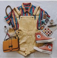 Megoosta Outfits, Modern Hufflepuff Outfits, Artistic Outfits Aesthetic, 1970's Outfits, Art Aesthetic Outfit, Retro Aesthetic Outfit, Surfergirl Style, Look 80s, Summer Vintage