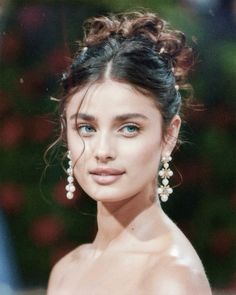 <3 Ball Hairstyles, Taylor Hill, Hair Stylist Life, American Beauty, Aesthetic Hair, Hair Dos, Bridesmaid Hair