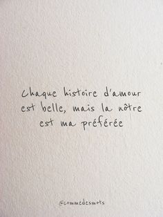 a piece of paper with writing on it that says, citation historice d'amour est belle, music noire est ma preference