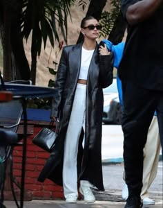 Hailey Bieber Airport Style, Ducie London, Hailey Baldwin Street Style, Stile Kendall Jenner, White Tracksuit, Kendall Style, Famous Outfits