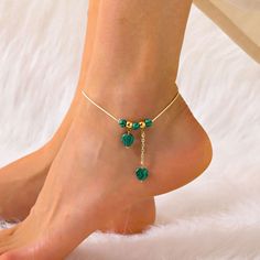 🌿 Découvrez le charme unique de notre Bracelet de Cheville Malachite – Paon Élégant, parfaitement conçu pour sublimer votre allure. Ce bijou, fabriqué avec de l'acier inoxydable de haute qualité, arbore une longueur ajustable de 22+5 cm, s'adaptant ainsi à tous les tours de cheville.  🔮 La malachite, pierre de transformation, est reconnue pour ses propriétés protectrices et sa capacité à absorber les énergies négatives, favorisant un bien-être intérieur. Associée au paon, symbole de renaissanc Stone Pendants, Anklets, Natural Stones, Bracelet, Stone, Pendant, Women Shopping