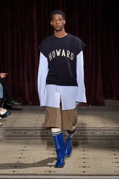 Wales Bonner Fall 2024 Menswear https://www.vogue.com/fashion-shows/fall-2024-menswear/wales-bonner/slideshow/collection#13 Couture Menswear, Editorial Poses, Menswear Editorial, Workwear Boots, 2024 Menswear, Paris Mens Fashion, Paris Fashion Week Runway, Soft Tailoring, Wales Bonner