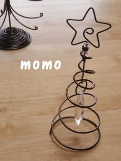 a wire tree with three stars on it and the word momo written in white