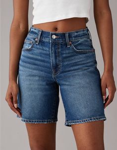 Bermuda Shorts Outfit Summer, Long Denim Shorts Outfit, Bermuda Shorts Outfit, Modest Shorts, Long Denim Shorts, Jean Short Outfits, Denim Shorts Outfit, Shorts Outfits Women, Summer Shorts Outfits