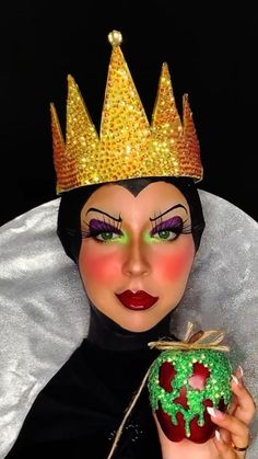 Evil Witch Makeup Snow White, Evil Queen Costume Snow White, Good Ideas For Painting, Disney Villian Makeup, Evil Queen Costume Ideas, Evil Queen Costume Diy, Villain Costume Ideas, Descendants Makeup, Evil Queen Halloween Costume