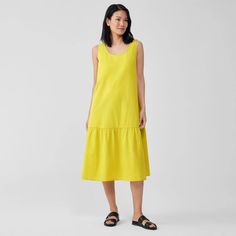 An airy scoop neck dress with a subtly tiered silhouette thanks to a shirred bottom panel. Light and breezy in organic cotton that's washed for a relaxed feel. Petite Models, Gauze Shirt, Stand Collar Jackets, Panel Light, Seersucker Dress, Scoop Neck Dress, Tiered Dress, Linen Dress, Eileen Fisher