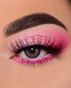 💖Barbie pink Smokey Eye Makeup Tutorial 💖 SWIPE for tutorial 👉🏻 For more follow @caterina_triant @beautybaycom Bright Matte… | Instagram Pink And Red Eyeshadow Looks, Pink Eyeshadow Ideas, Makeup Neon, Iconic Makeup, Pink Eyeshadow Look, Sparkly Eyeshadow, Under Eye Makeup, Drag Make-up, Pink Eye Makeup