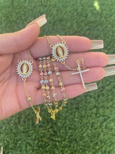 Virgin Mary Rosary, Christian Accessories, Rosary Jewelry, Virgin Mary Necklace, Pretty Jewelry Necklaces, Expensive Jewelry Luxury