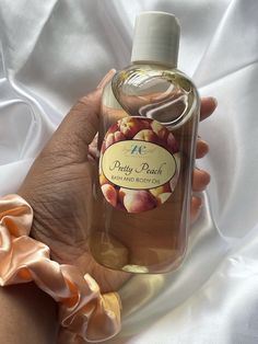 Pretty Peach Body Oil Peach Hibiscus, Pineapple And Coconut, Tamanu Oil, Fragrances Perfume Woman, Fresh Pineapple, Body Creams, Perfume Collection Fragrance, Shower Skin Care, Body Smells