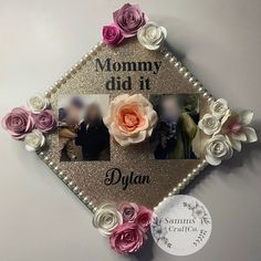 a mother's day photo frame with flowers and pearls on the bottom, along with a tag that says, mommy did it diyan