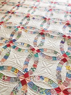 a quilted table topper with many circular designs on it