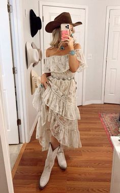 Boho Western Lace Irregular Dress Western Reception Outfits For Bride, Country Gala Outfit, Cowgirl Boho Outfits, Southern Wedding Guest Dress, Cowgirl Dress Outfits, Western Bridal Shower Outfit, Country Formal Outfits, Western Chic Wedding Guest Attire, Western Hoco Dress