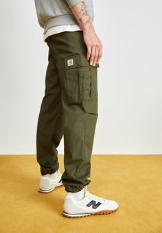 Carhartt WIP REGULAR PANT - Pantalones cargo - cypress rinsed Carhartt Aviation Pant Outfit, Carhartt Pants Outfit, Men Cargo Pants Outfit, Pantalon Carhartt, Carhartt Cargo Pants, Olive Clothing, Carhartt Cargo