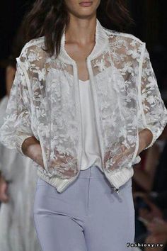 Valentin Yudashkin, White Clothes, Lace Blazer, Lace Jacket, Moda Vintage, Mode Inspiration, Fashion Details