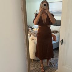 Revolve X House Of Harlow Pattia Cut Out Puff Sleeve Brown Midi Dress Size Small Perfect Tulum Dress! Purchased This Season Open Back Design, Cut Out Sides Sleek And Slimming Zipper Closure Tulum Dress, Dresses Revolve, Brown Midi Dress, Revolve Dresses, House Of Harlow, Back Design, Tulum, Open Back, Puff Sleeve