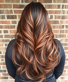 Why Feathered Layers with Fall Hair Colors are a Must-Try 🌿 Red Low Lights, Copper Hair With Highlights, Fall Hair Colors Copper, Highlights On Black Hair, Feathered Layers, Highlight Ideas, Chestnut Hair, Copper Highlights, Copper Hair Color