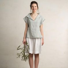 Short sleeve natural linen women's top. Casual linen blouse for women. This sleeveless blouse is carefully handmade of very soft natural medium weight linen fabric.* 100% linen* machine washable* color in the pictures - dove greyBLOUSE SIZE:------------------* XS- recommended body fitbust 28.5"-32" / 72-82cmwaist 21.5"-32" / 55-82cmhips 28.5"-34" / 72-86cmheight 61"-66" / 155-168cm- flat cloth measurementsbust 33" / 84cmblouse length 23" / 58cm + 1.6"/ 4cm collar------------------* S- recommende Spring Flax Relaxed Fit Blouse, Chic Ramie Tops For Spring, Spring Linen Blouse In Flax Color, Spring Flax Ramie Blouse, Spring Flax Colored Ramie Blouse, Spring Flax-colored Ramie Blouse, Summer Linen Blouse In Flax Color, Flax V-neck Top For Spring, Relaxed Fit Ramie Blouse