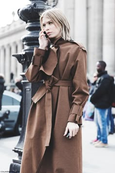 Paris_Fashion_Week-Fall_Winter_2015-Street_Style-PFW-Elena_Perminova_Trench-1 Daily Street Style, Autumn Outwear, Coat Trends, Autumn Style, 가을 패션, Winter Coats Women