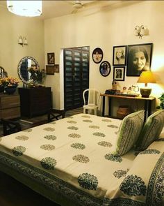 Home Decor Ideas Parents Bedroom Design Indian, Indian Bedroom Aesthetic, Fern Future Home Vibes, Classic House Interior Design, Small Room Makeover, Rental Home Decor, Indian Room Decor, Indian Bedroom Decor, Indian Bedroom