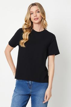 Introducing our plain jersey heavy weight basic t-shirt, the perfect addition to your daywear collection. With its simple design, it can be easily paired with any bottoms for a casual yet trendy look. Whether you're running errands or meeting friends, this versatile t-shirt is a must-have in your wardrobe. Upgrade your everyday style with our plain jersey basic t-shirt and experience the perfect blend of comfort and fashion. Plain Clothes, Work Wear Outfits, Wardrobe Upgrade, Capsule Closet, Plain Outfits, Smart Dress, Lace Skater Dress, Spring Floral Dress, Meeting Friends