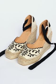 Productos Shoes Trends, Dream Aesthetic, Dream Shoes, Perfect Shoes, Spring Shoes, Heel Shoes, Boot Sandals, Trending Shoes