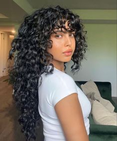 Bouncy Curls Tutorial, Long Naturally Curly Hair, Summer Haircut Ideas, Long Layered Curly Hair, Layered Curly Haircuts, Embrace Natural Hair, Curls Tutorial, Long Natural Curly Hair, Summer Haircut