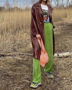 Artzy Outfits, 70s Funky Fashion, Funky Style Outfits, Patterned Clothes Fashion, Ugly Fashion, Grammy Awards Red Carpet, 1990s Style, Work Outfit Ideas, Chique Outfits